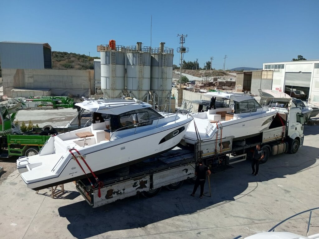 Lifting equipment Izzet Crane & Excavation, Guzelbahce, photo