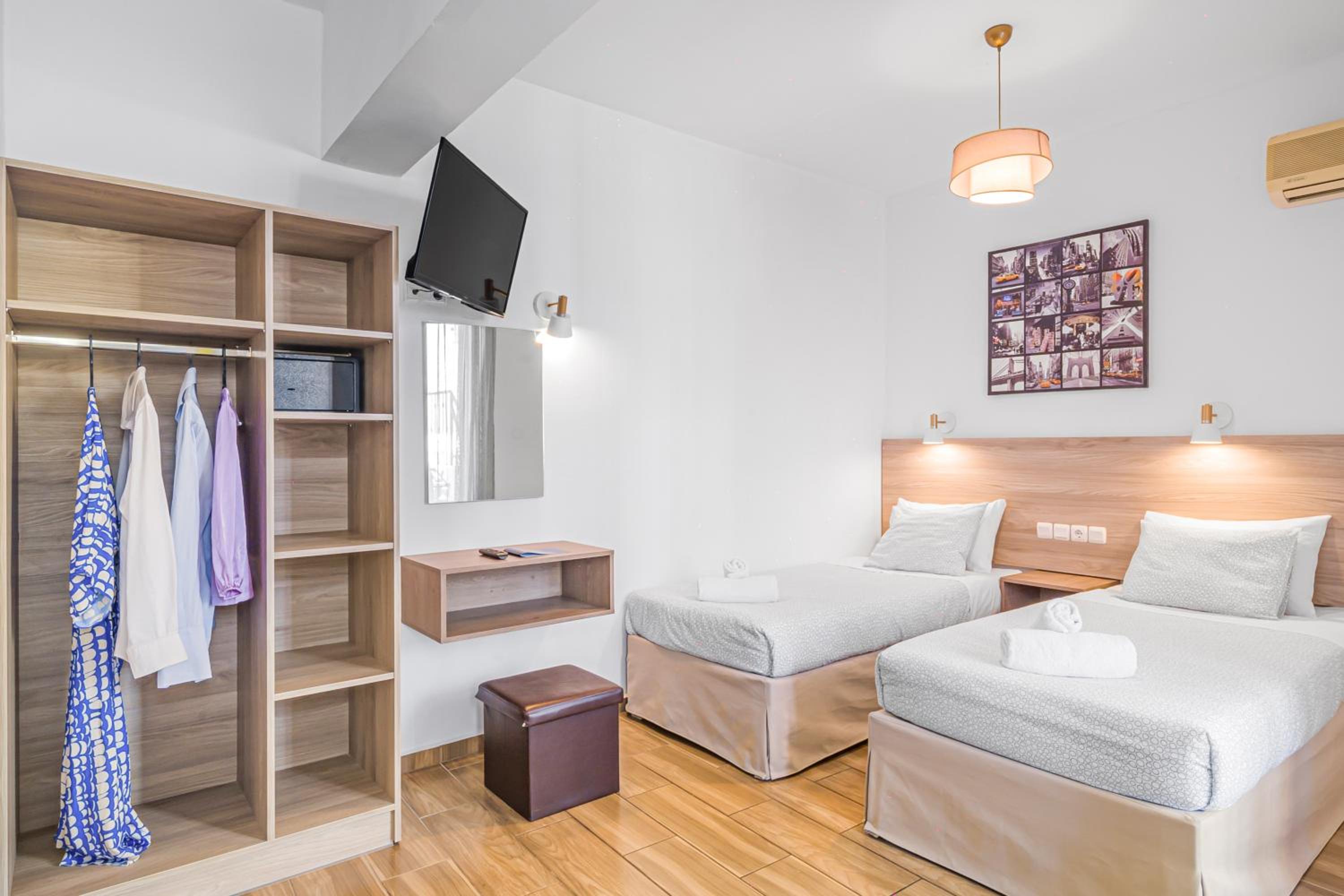 Фото Happy Days Studios