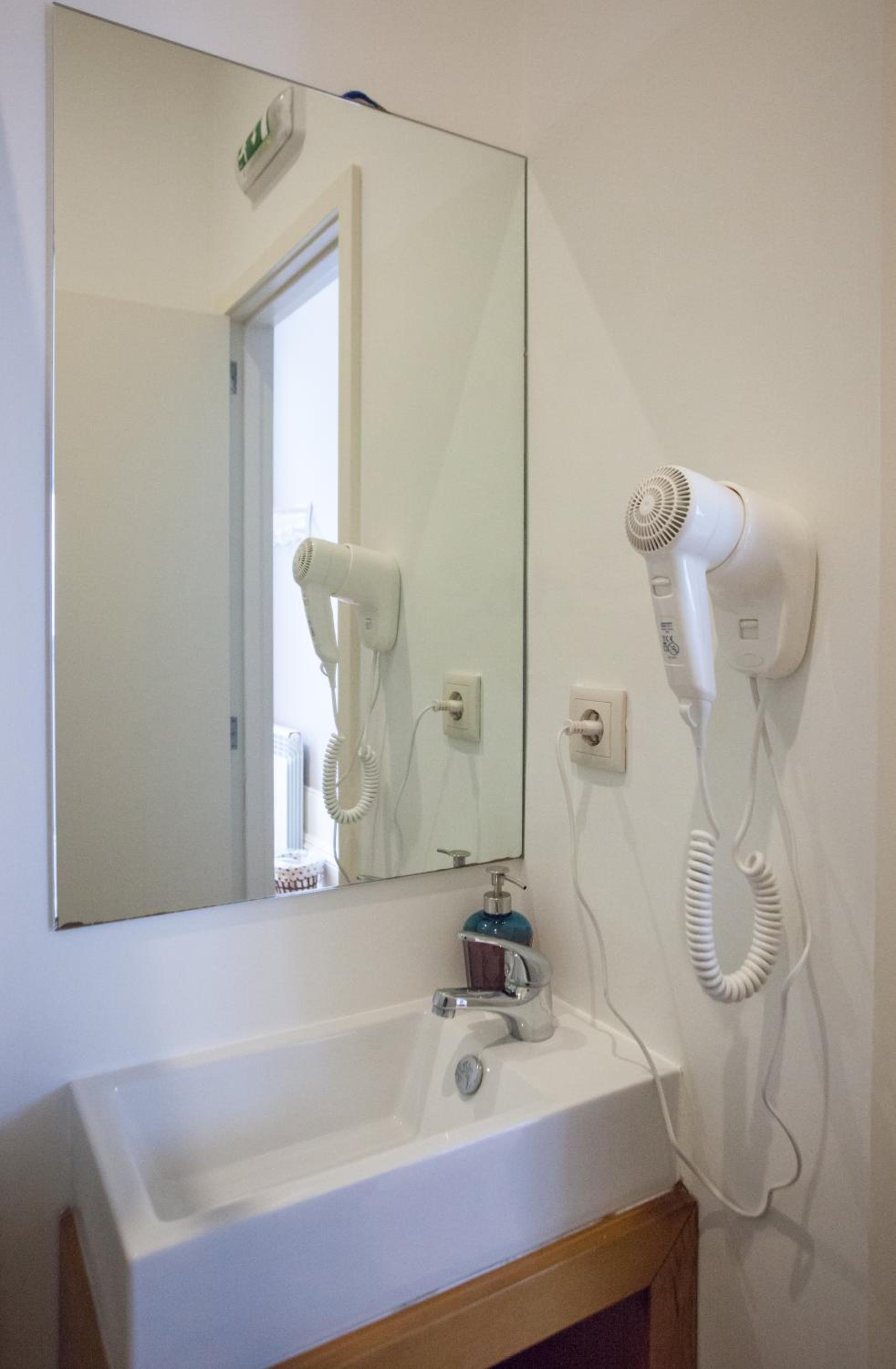 Фото Being Porto Hostel