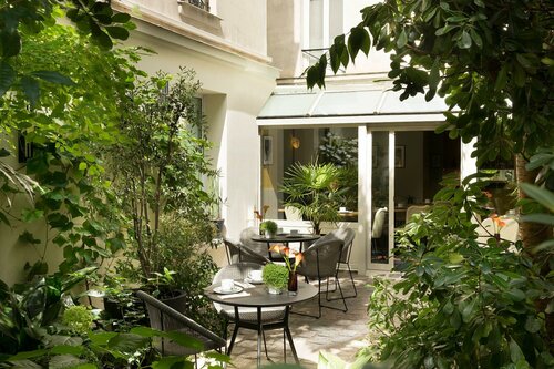 Гостиница Hôtel A La Villa des Artistes в Париже