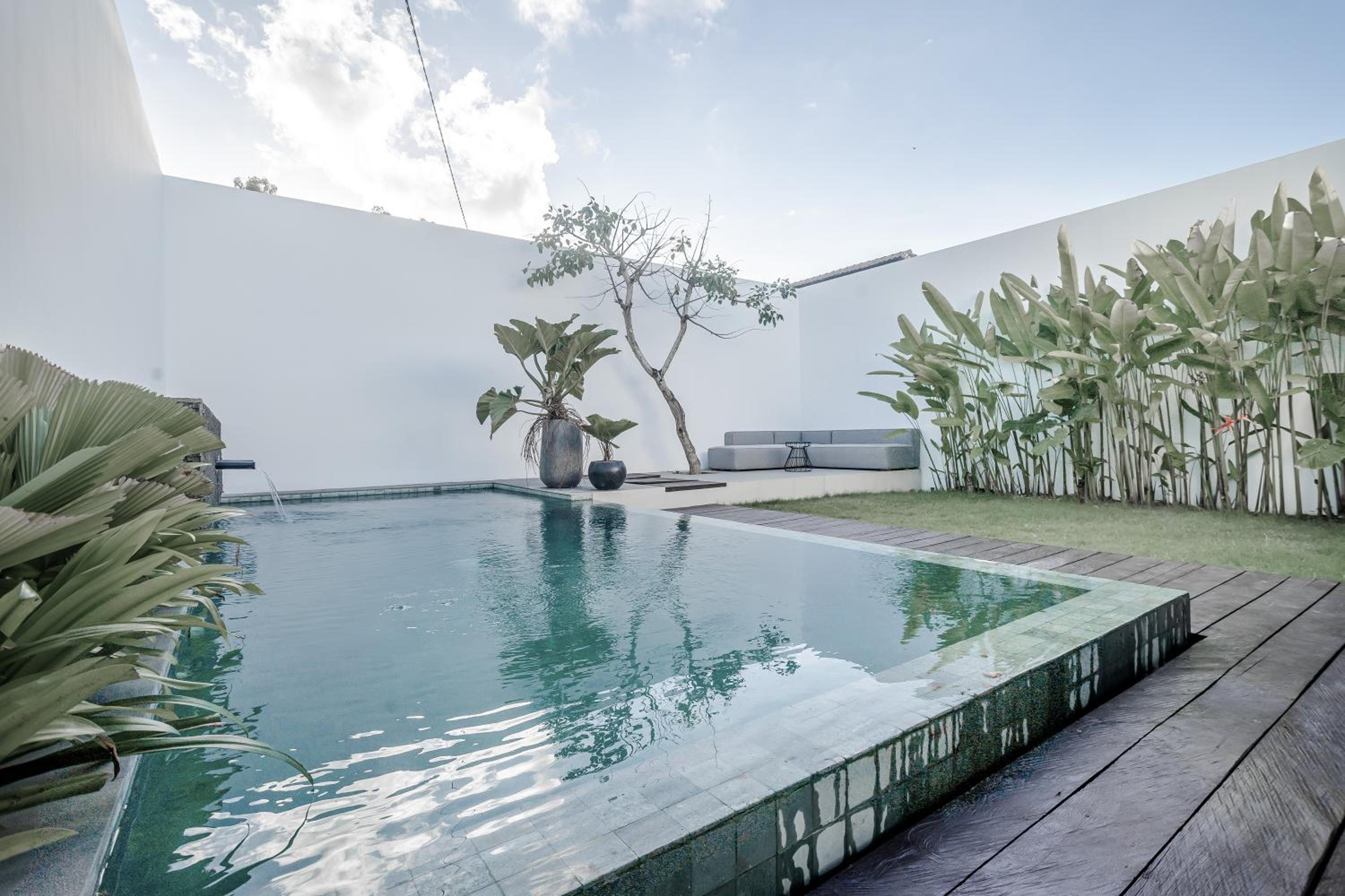 Фото Mile Stone Villa