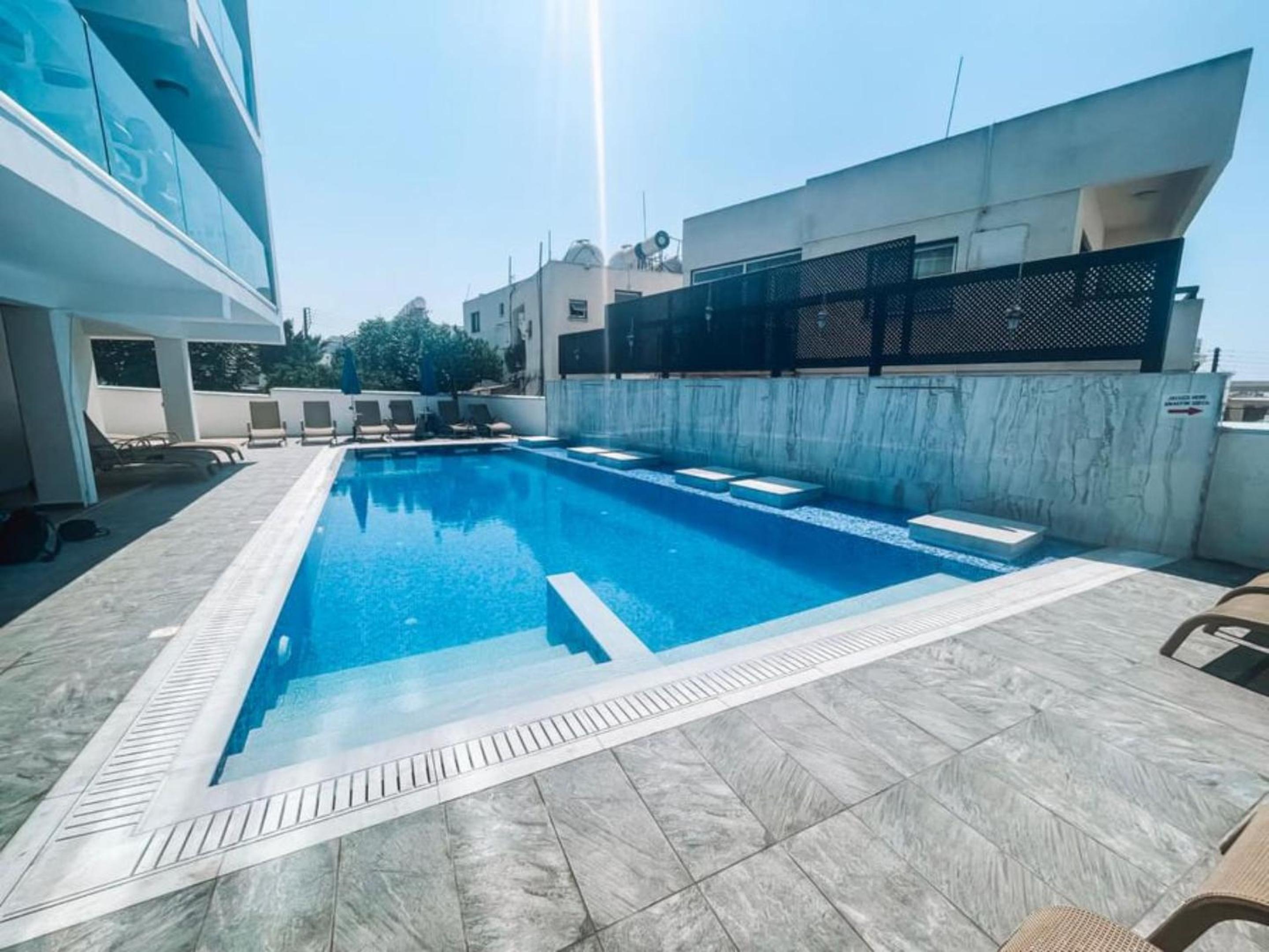 Фото Sunny Blue Hotel