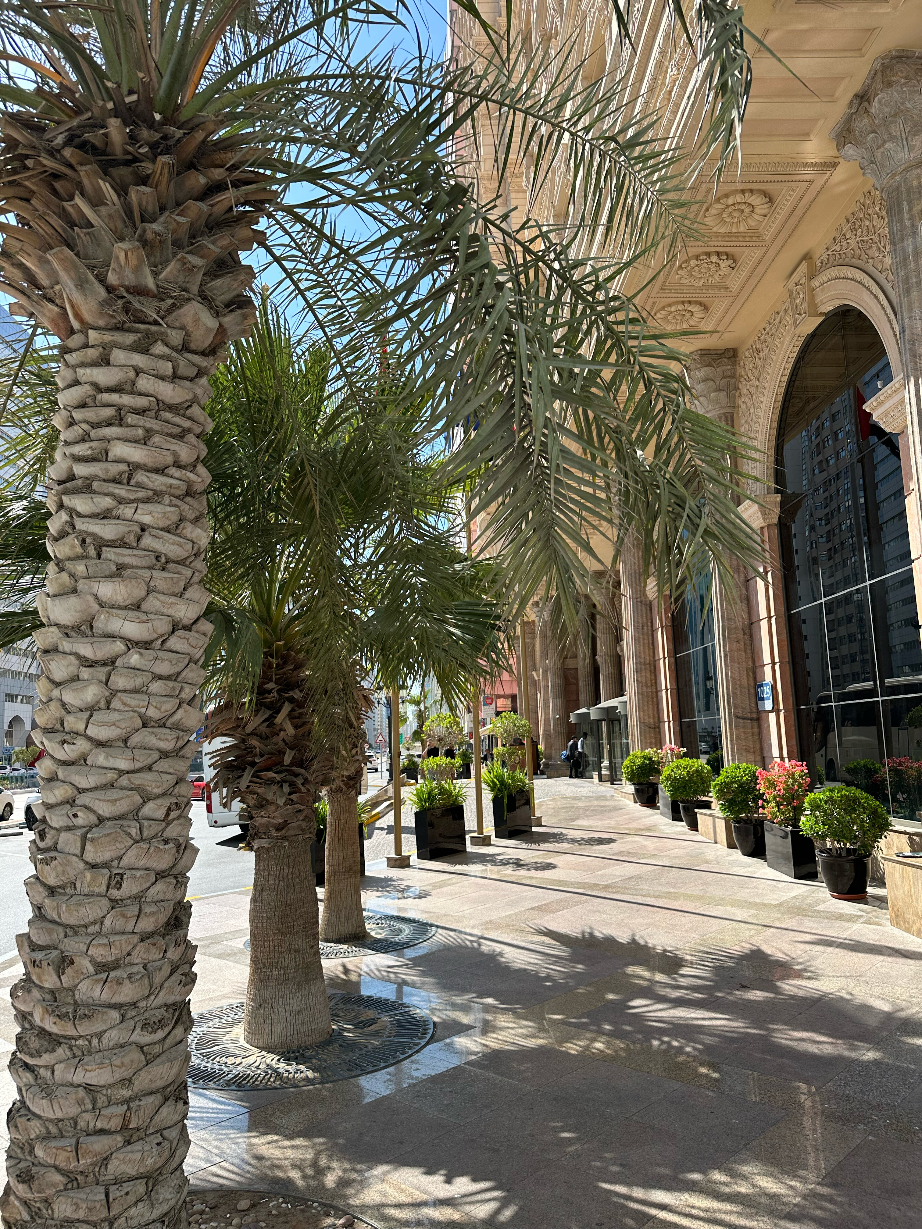 Фото Royal Rose Abu Dhabi, a Curio Collection by Hilton Affiliated Hotel