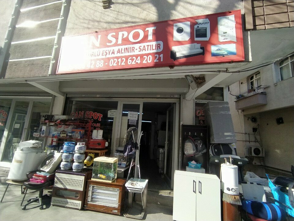 Thrift store Can Spot, Istanbul, photo
