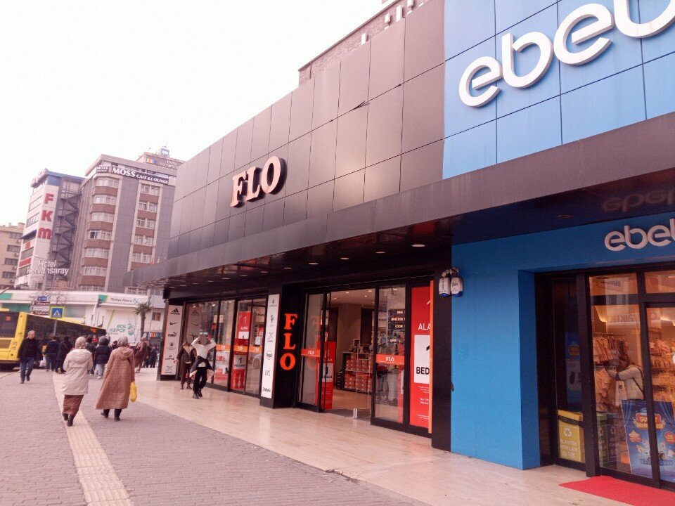 متجر ملابس Flo Bursa Fomara Meydan Magazasi ، بورصة، صورة