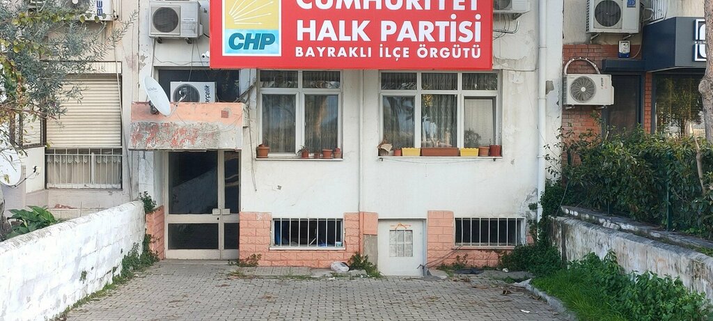 أحزاب سياسية Cumhuriyet Halk Partisi Bayrakli Ilce Baskanligi ، إزمير، صورة