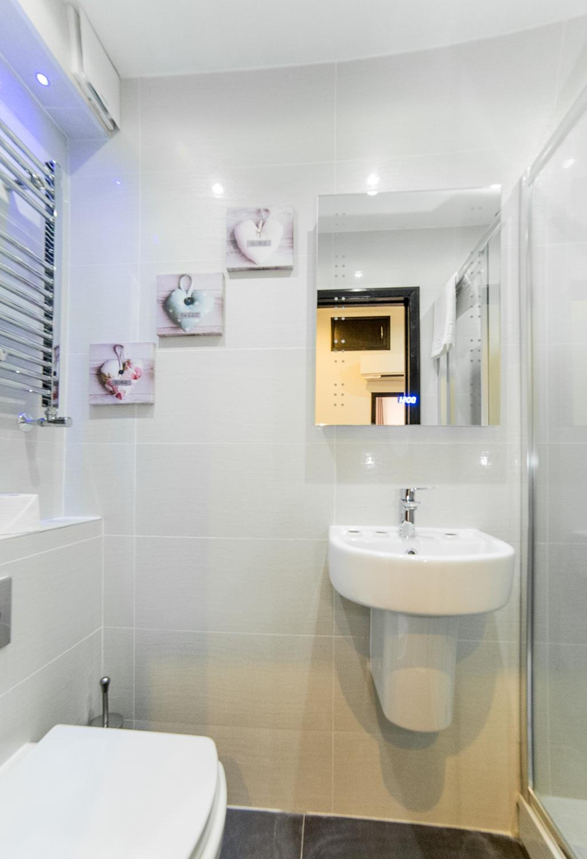 Фото Imperial Court Suites