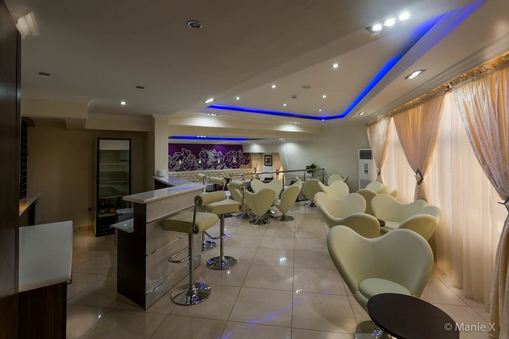 Фото Morning Side Suites Etim Inyang