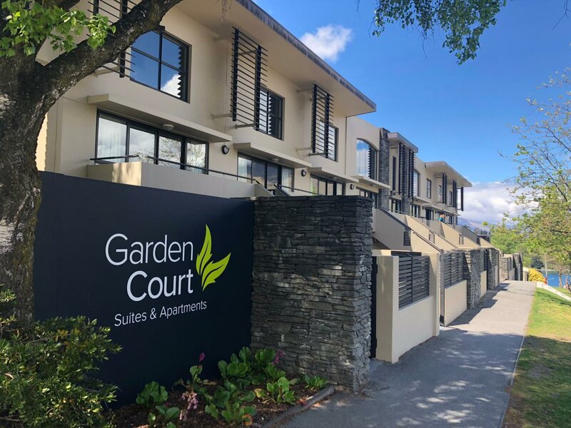 Гостиница Garden Court Suites And Apartments в Куинстауне