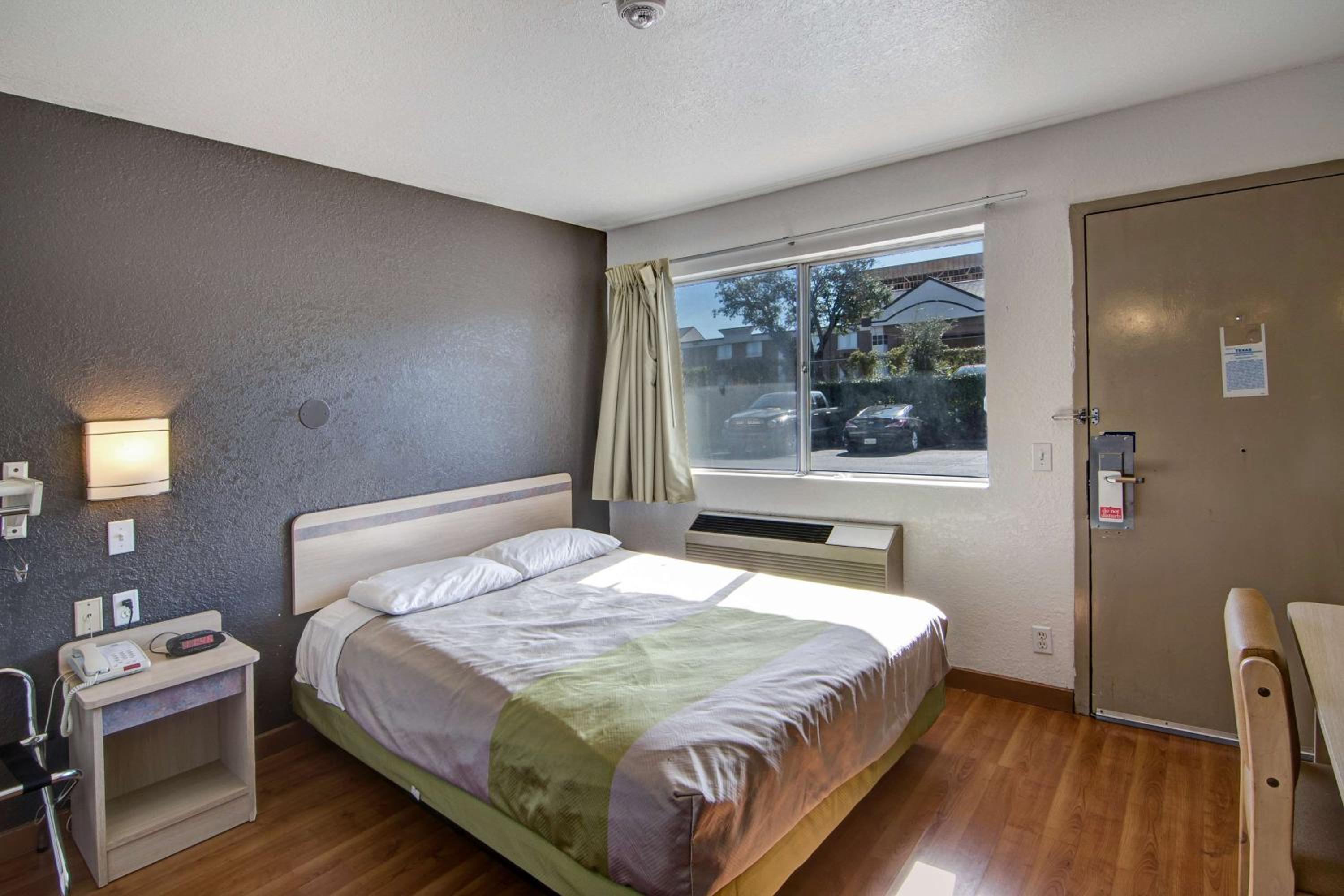 Фото Studio 6 Grand Prairie, Tx