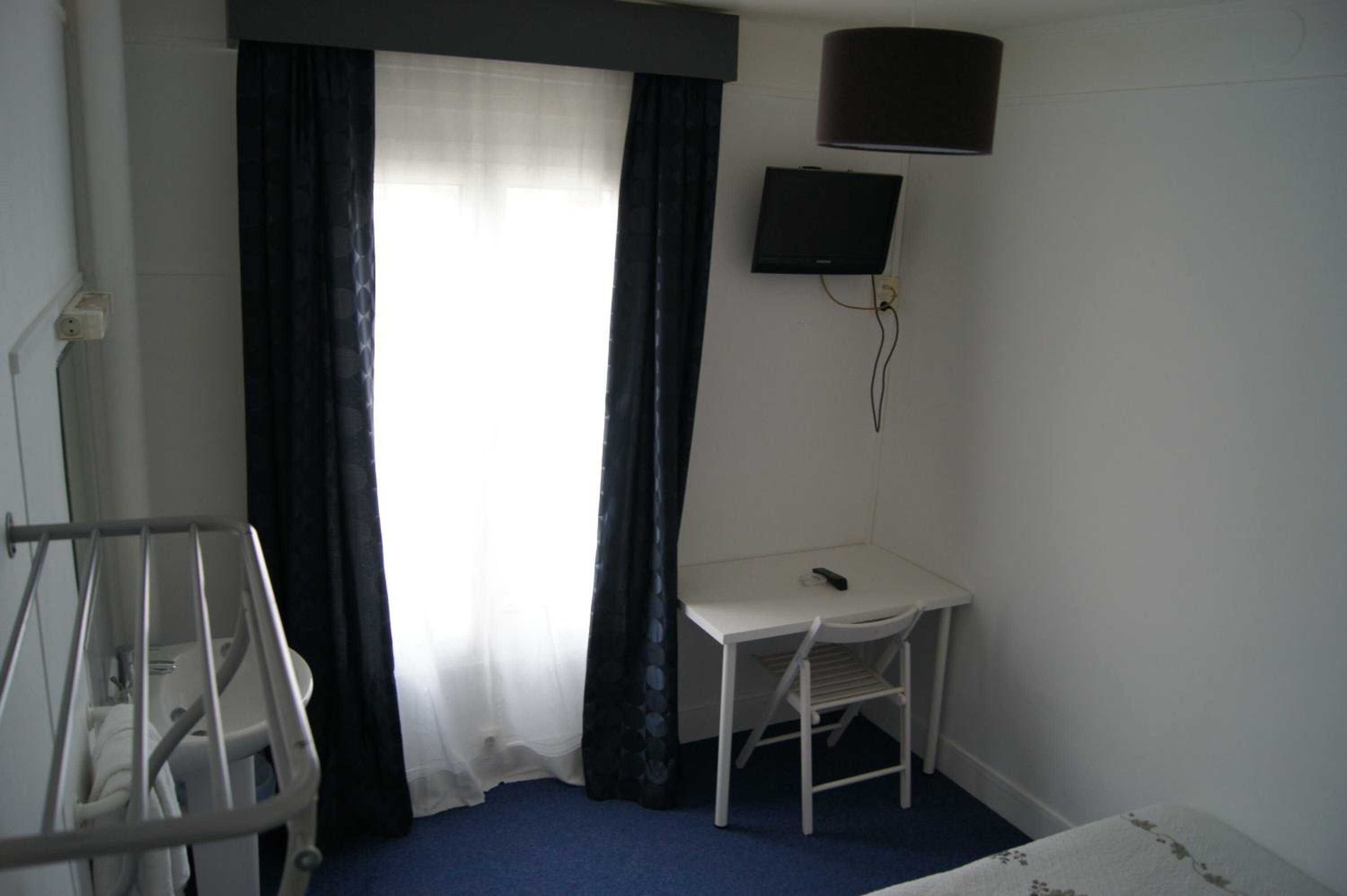 Фото Hôtel Moderne