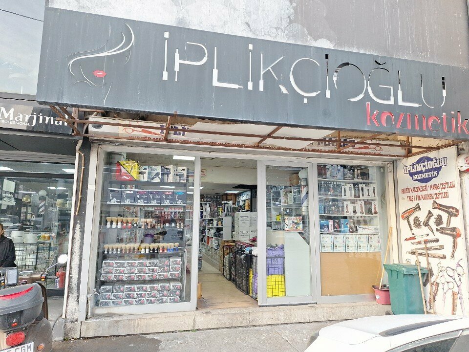 Perfume and cosmetics shop İplikçioğlu Kozmetik Ve Hırdavat, Izmir, photo