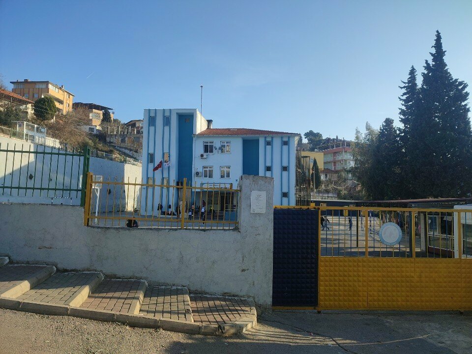 School Emir Sultan Middle School, Izmir, photo