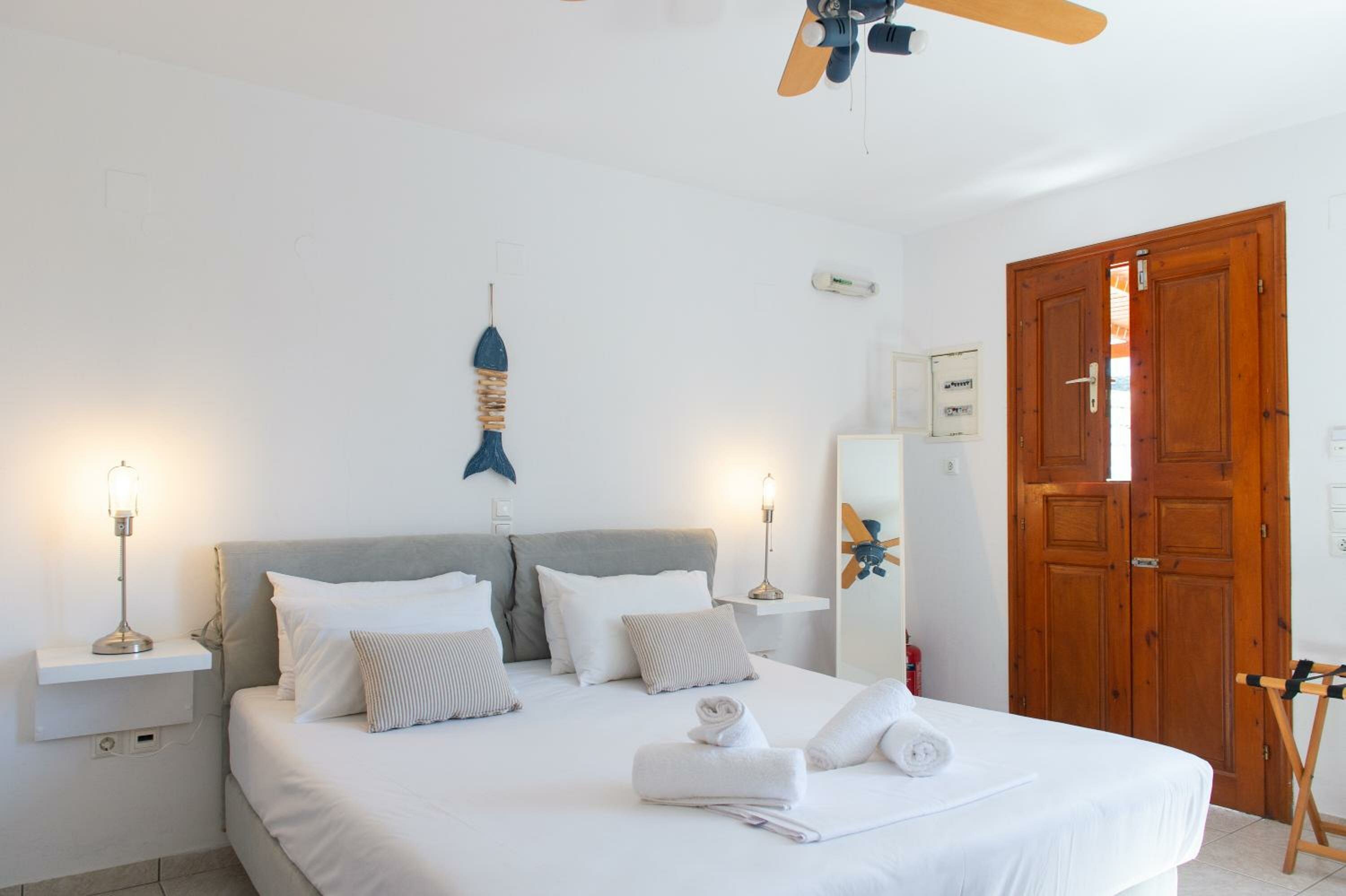 Фото Blue Fish Apartments