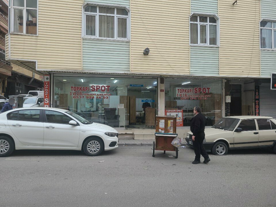 Thrift store Topkapi Spot, Istanbul, photo