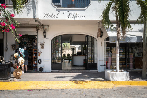 Гостиница Hotel Eloisa - Near Playa de los Muertos в Пуэрто-Вальярта