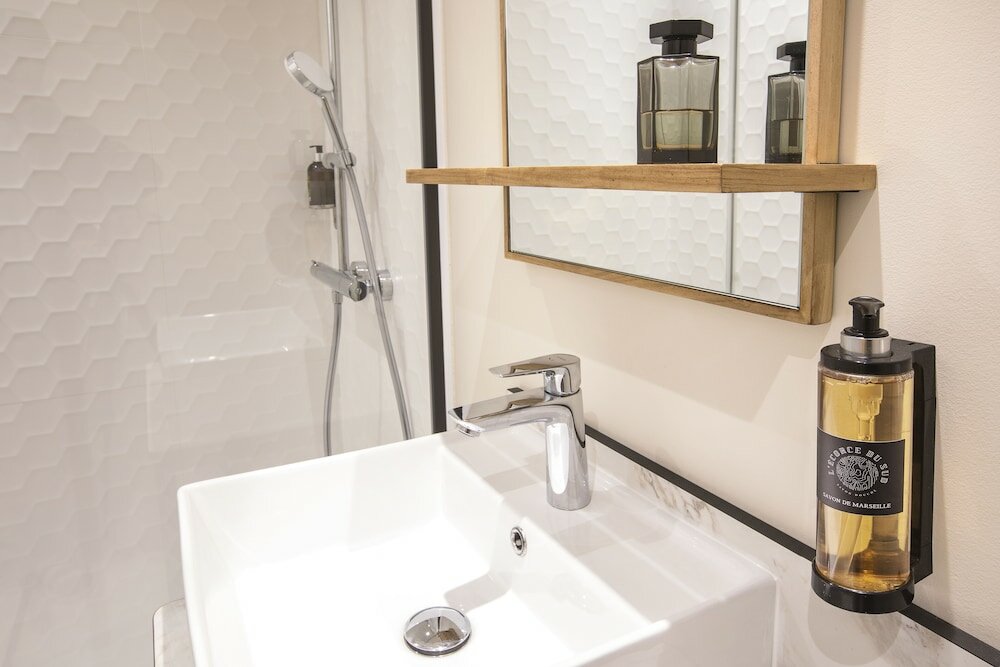 Фото LIFE Marseille VP Hotel