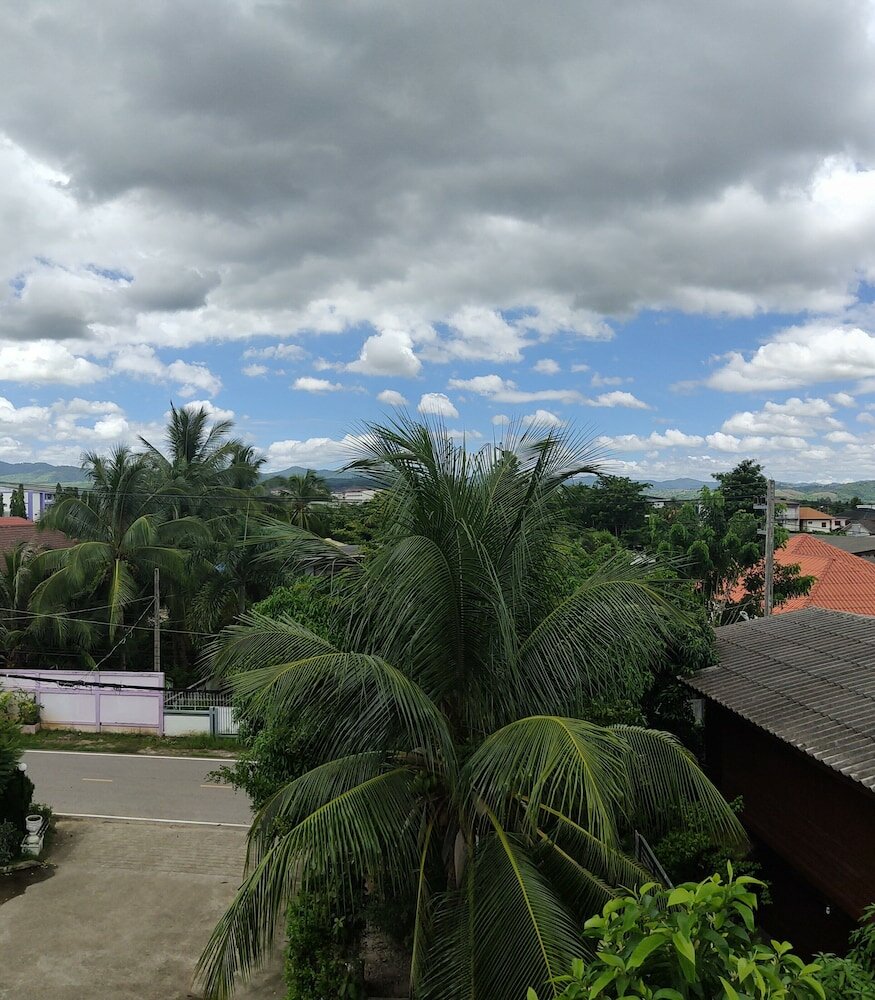 Фото Maesot Siri Hotel