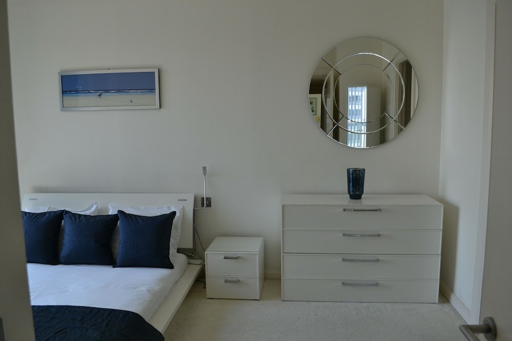 Фото Canary Wharf Waterfront Apartments