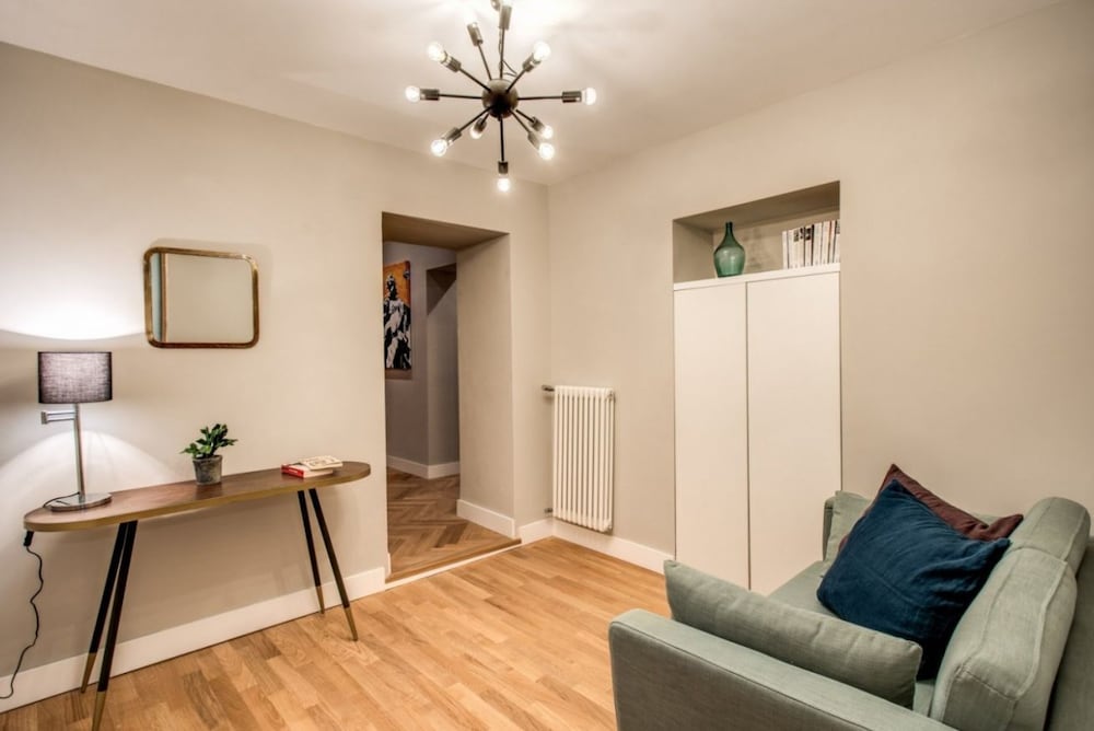 Фото Trevi Fountain Superior 3 bdr apartment