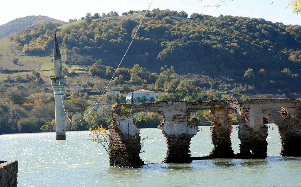 Landmark, attraction Sunken Minaret, Bafra, photo