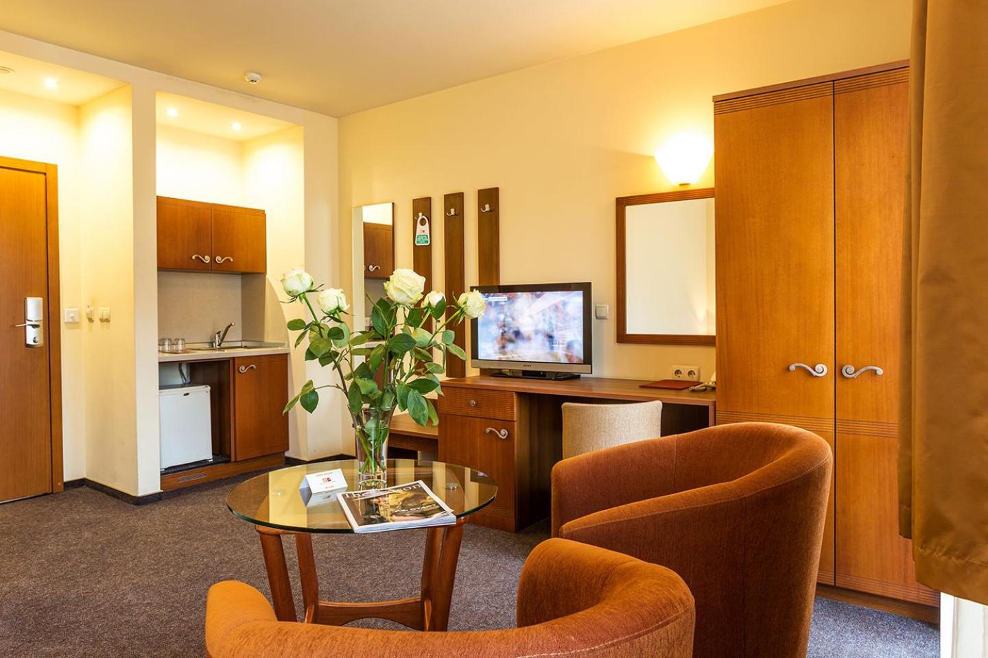 Фото Sofia Place Hotel