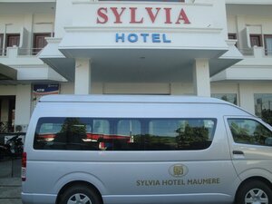 Гостиница Sylvia Hotel Maumere
