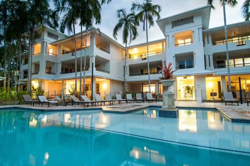 Гостиница Mandalay Luxury Beachfront Apartments в Порту-Дугласе