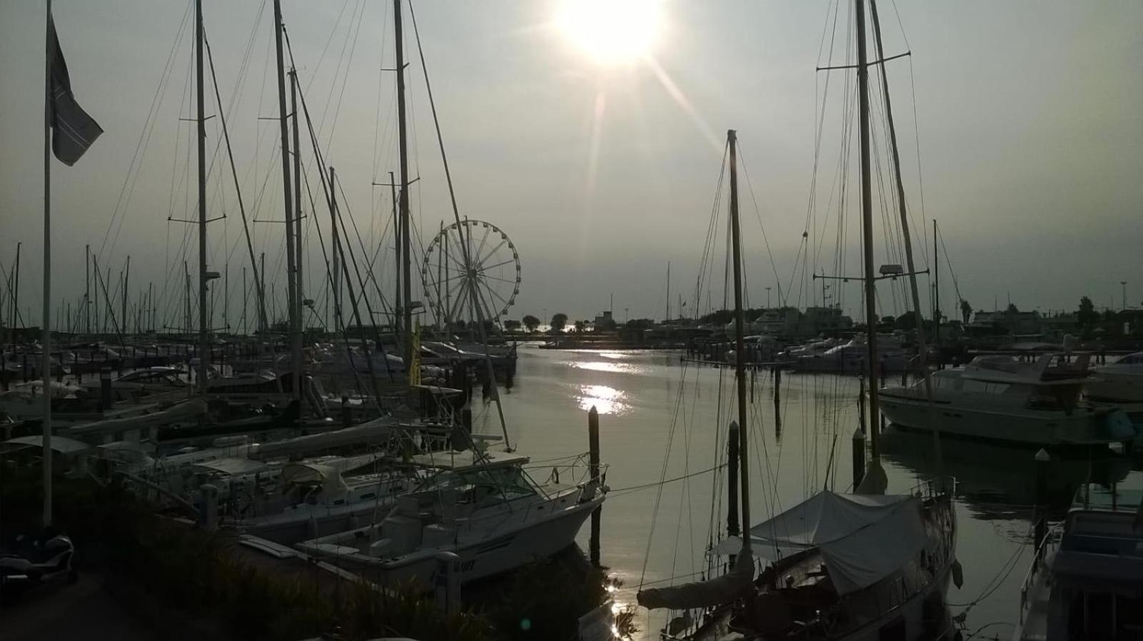 Фото Residence Record