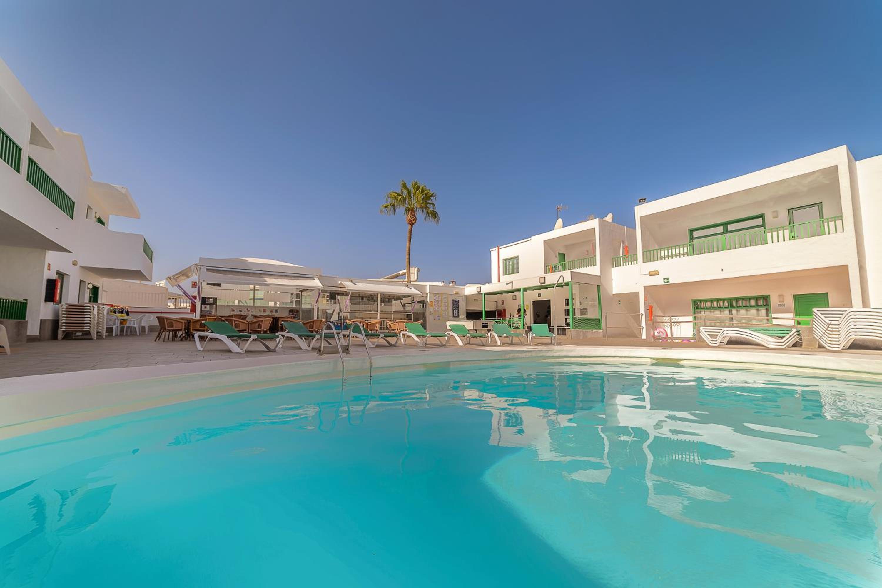 Фото Apartamentos Elena