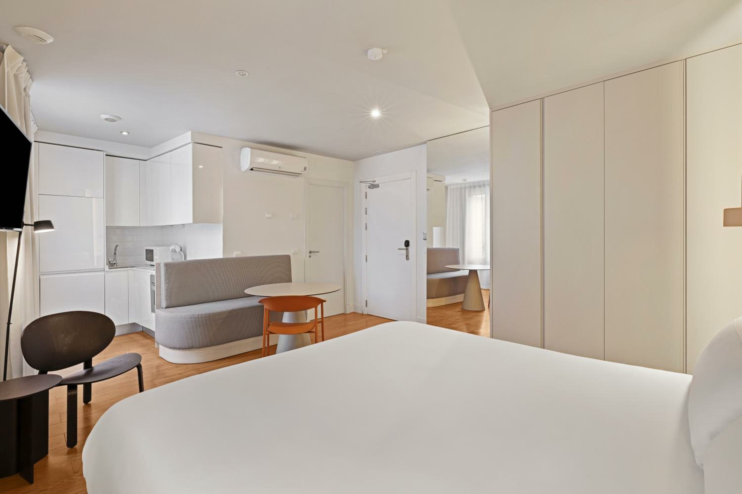 Фото B&b Apartamentos Madrid Centro Fuencarral 46