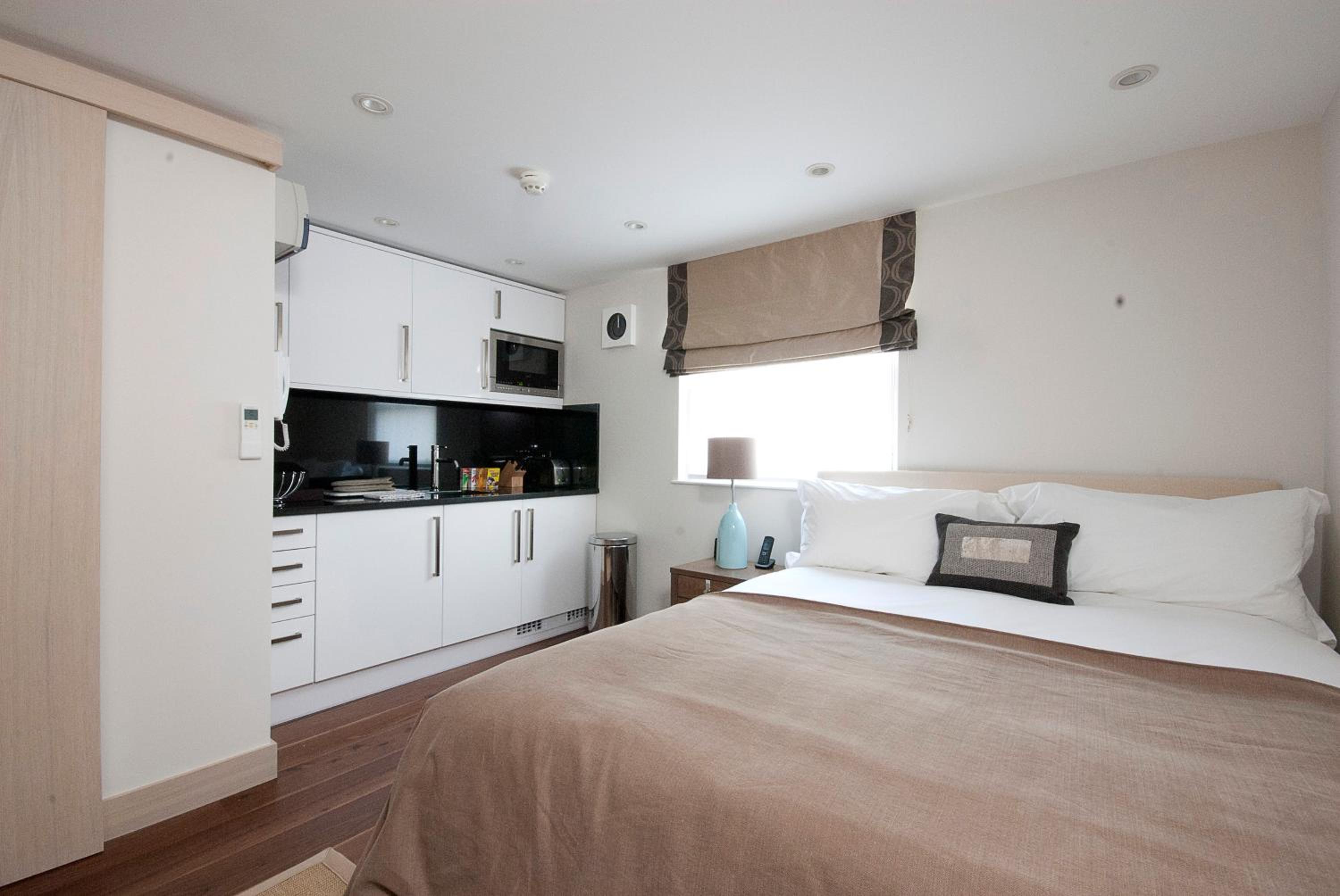 Фото Claverley Court