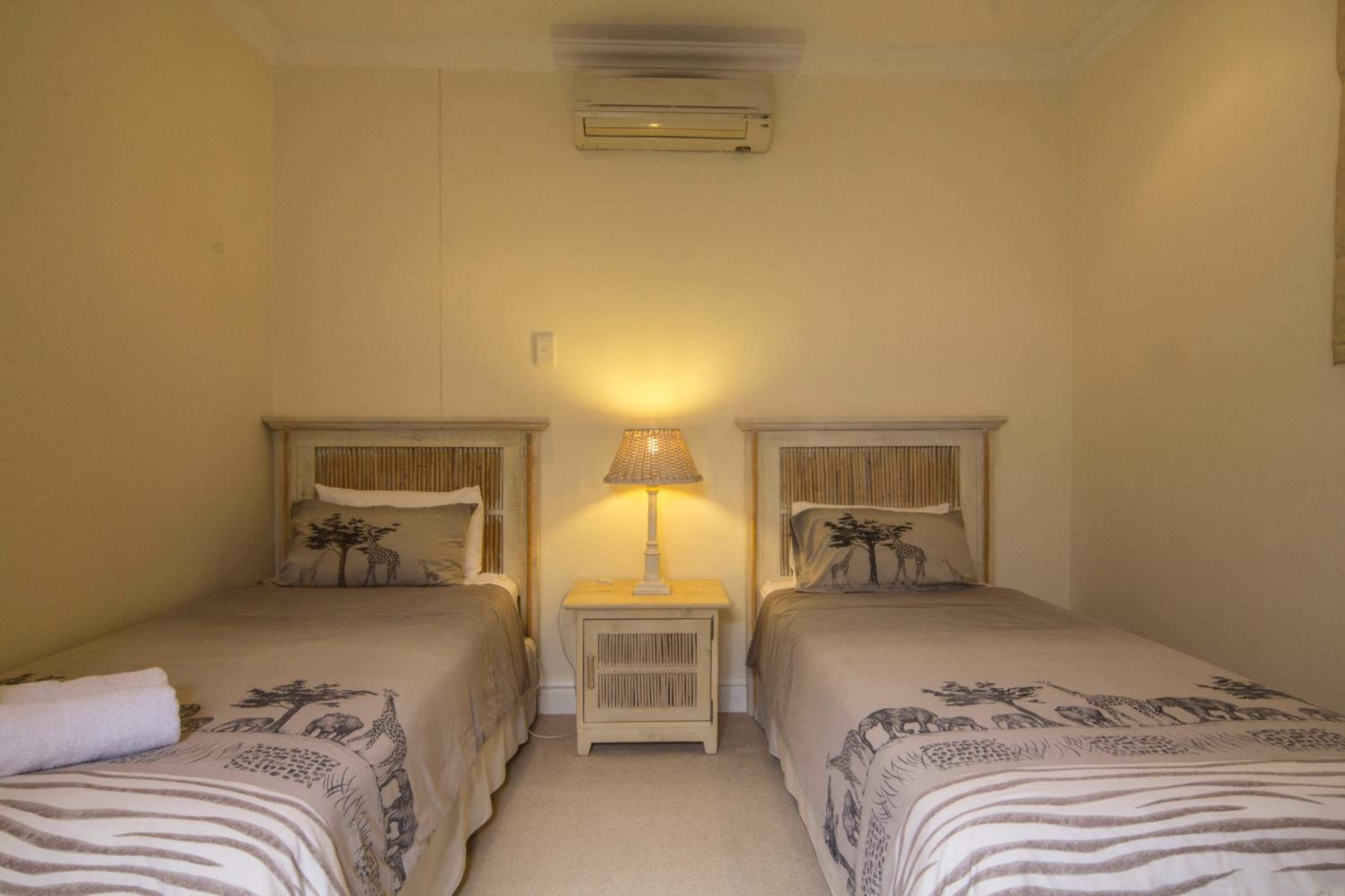 Фото 203 Oyster Quays