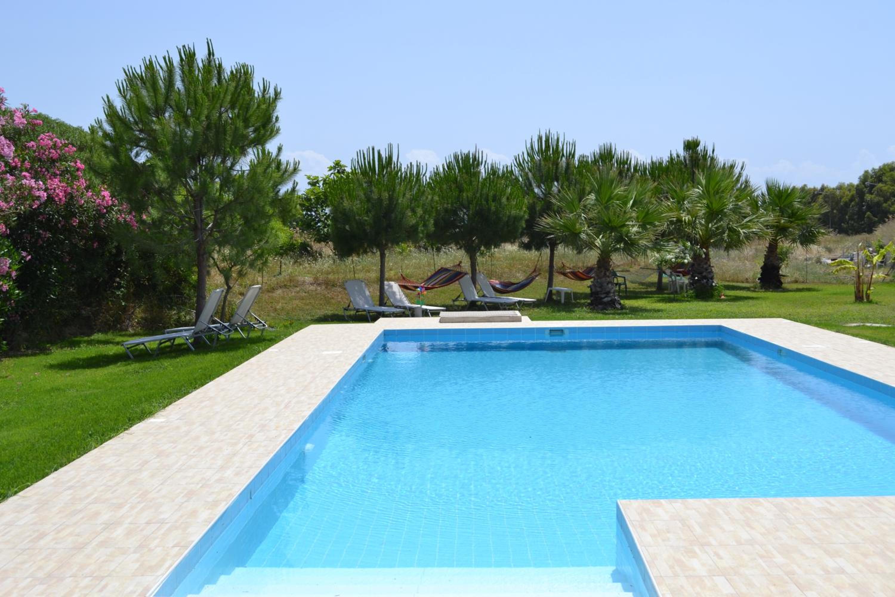 Фото Petasos Apartments