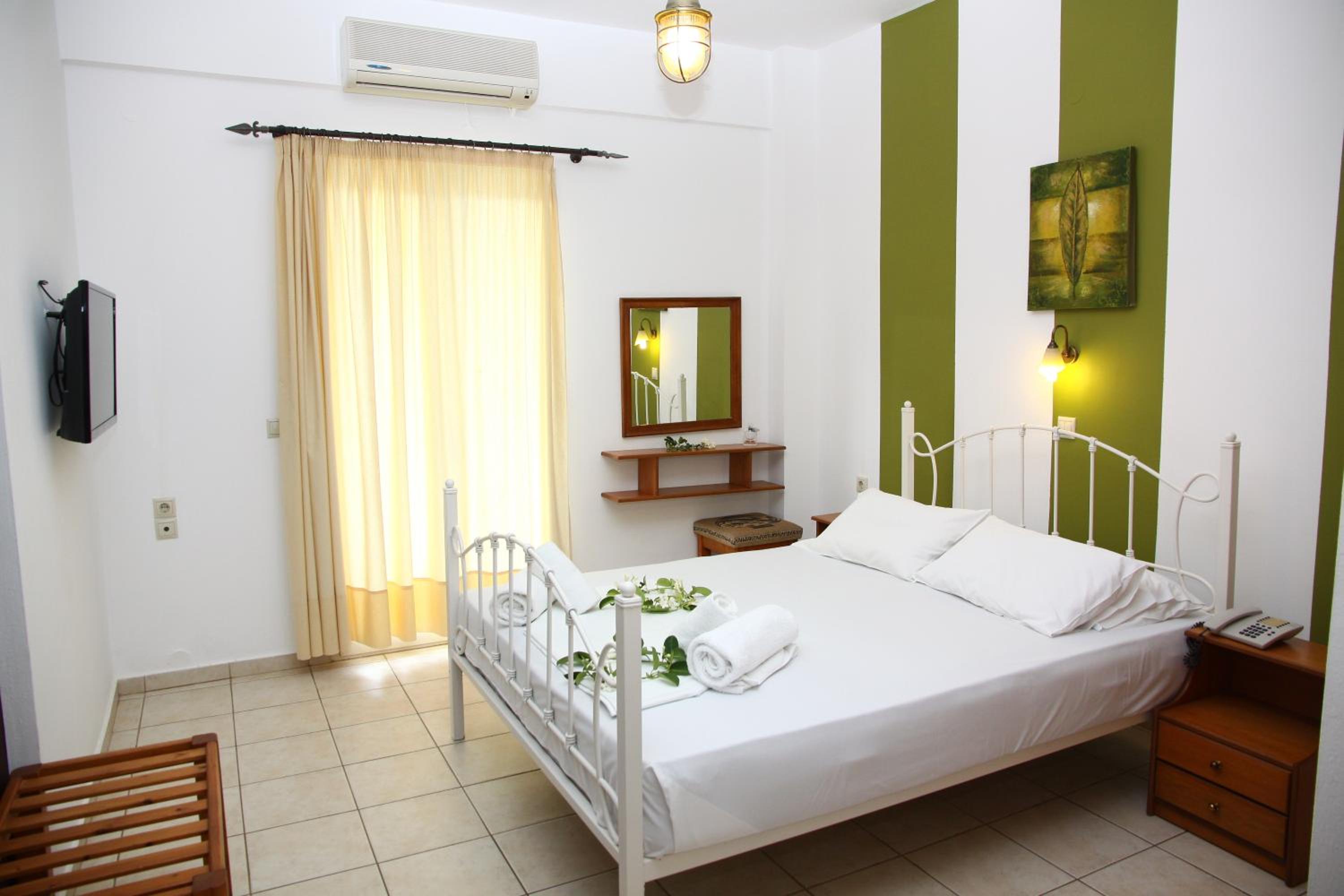 Фото Nikos Apartments