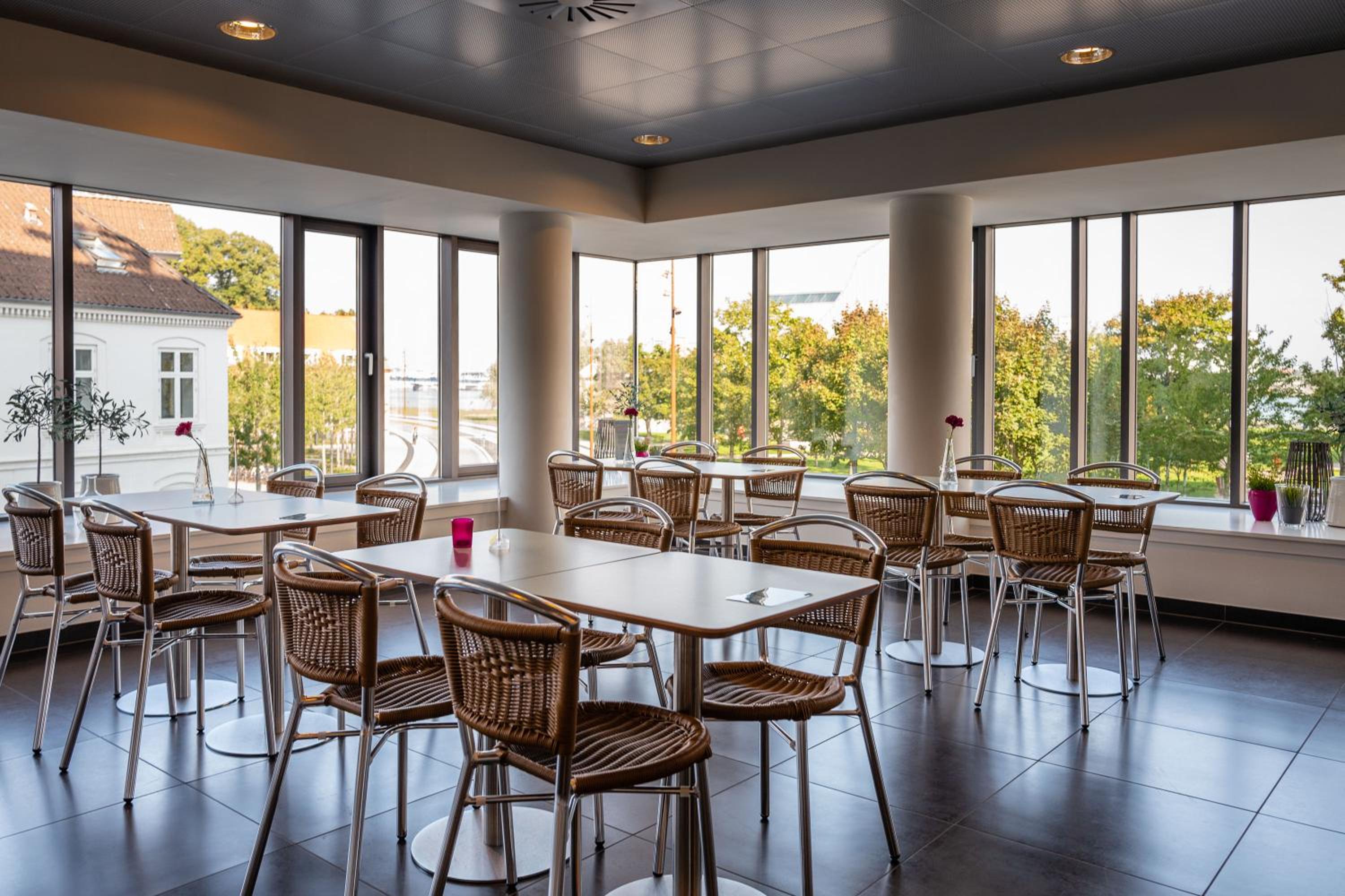 Фото Cabinn Aalborg Hotel