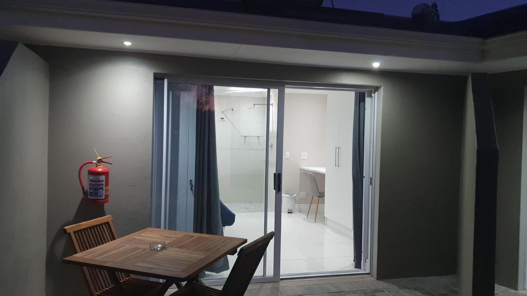 Фото Cape Winelands Business Villas