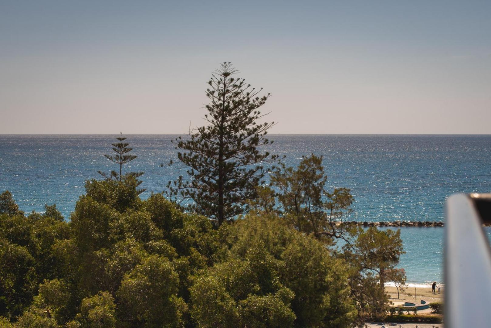 Фото Chrielka Hotel Apartments