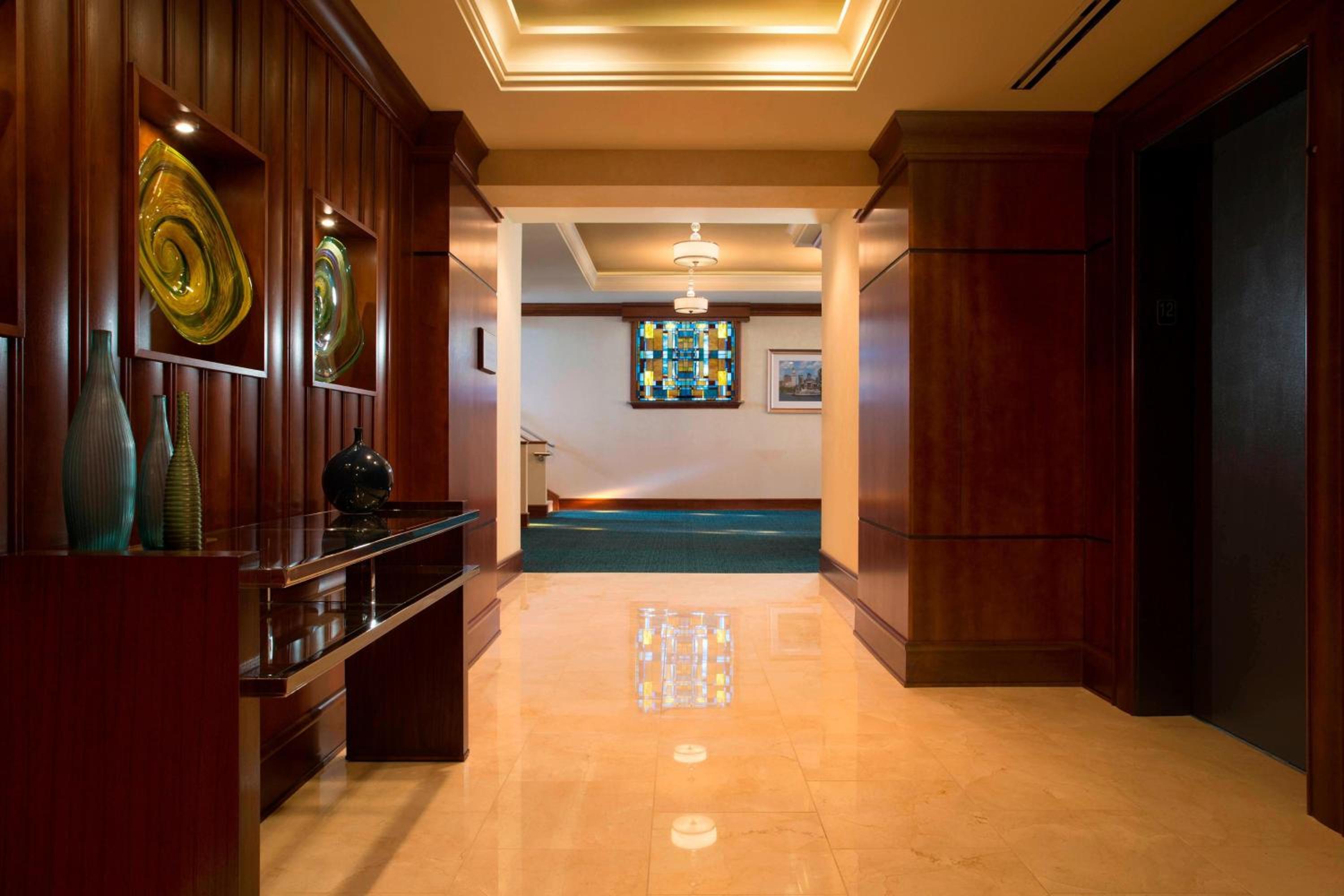 Фото Residence Inn by Marriott Cincinnati Downtown/The Phelps