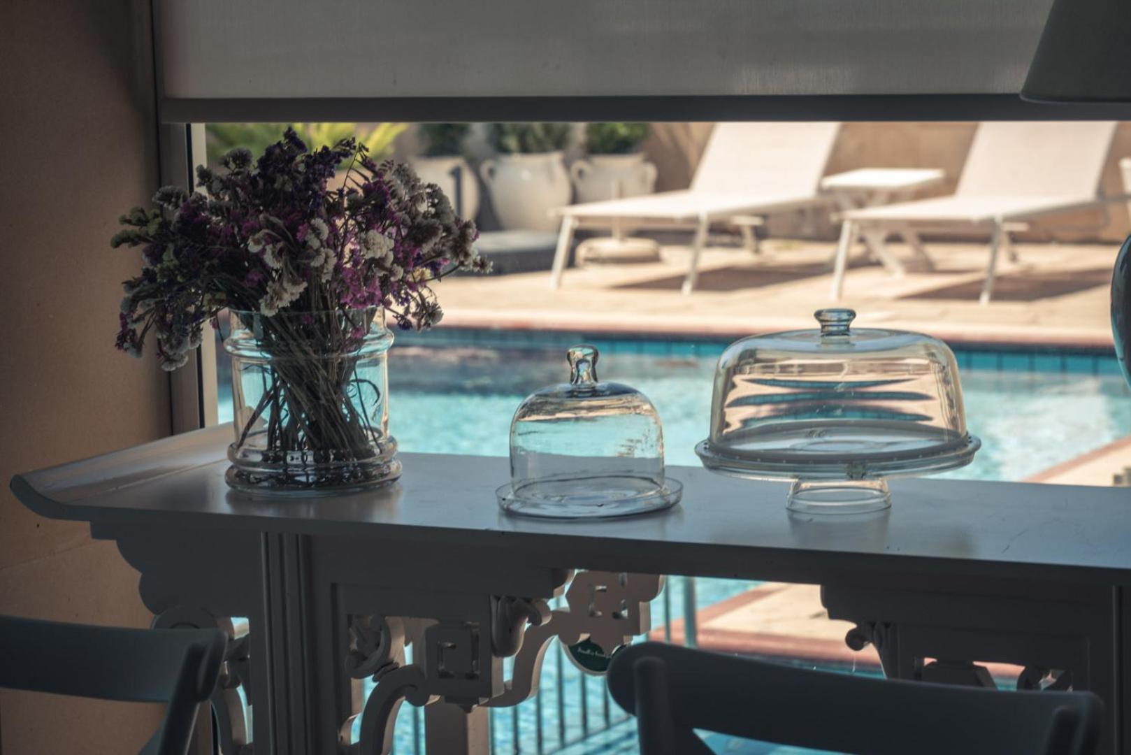 Фото Chrielka Hotel Apartments