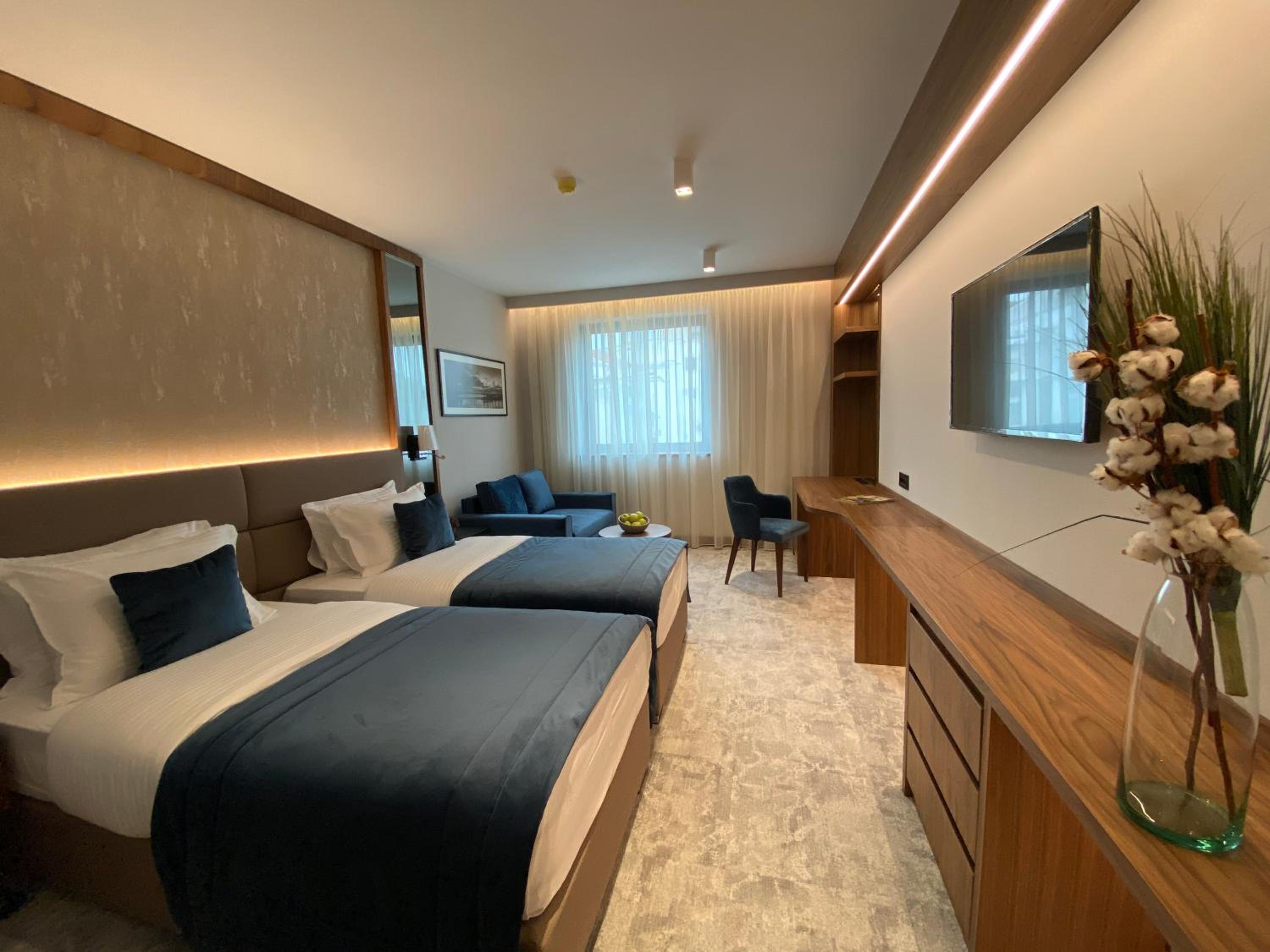 Фото Central Point Hotel