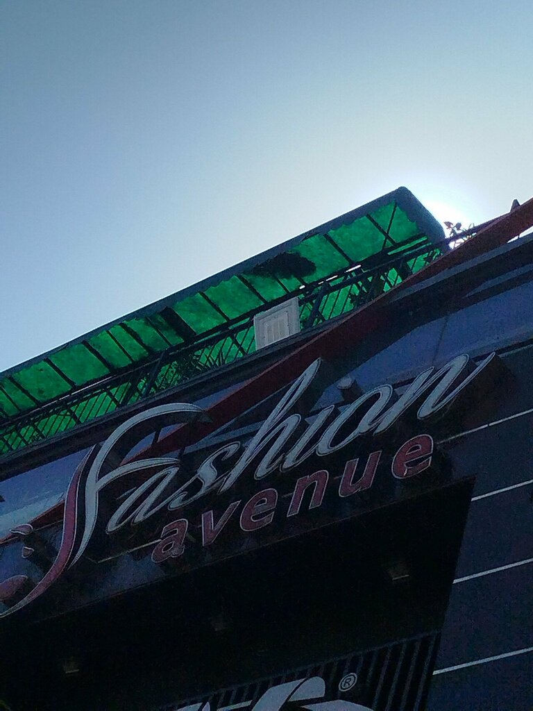 Clothing store Fashion Avenue, Lahore, photo