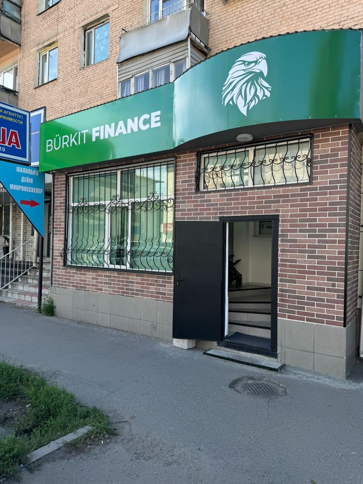 Анасы мен қызының ас үйдегі порно видеосы