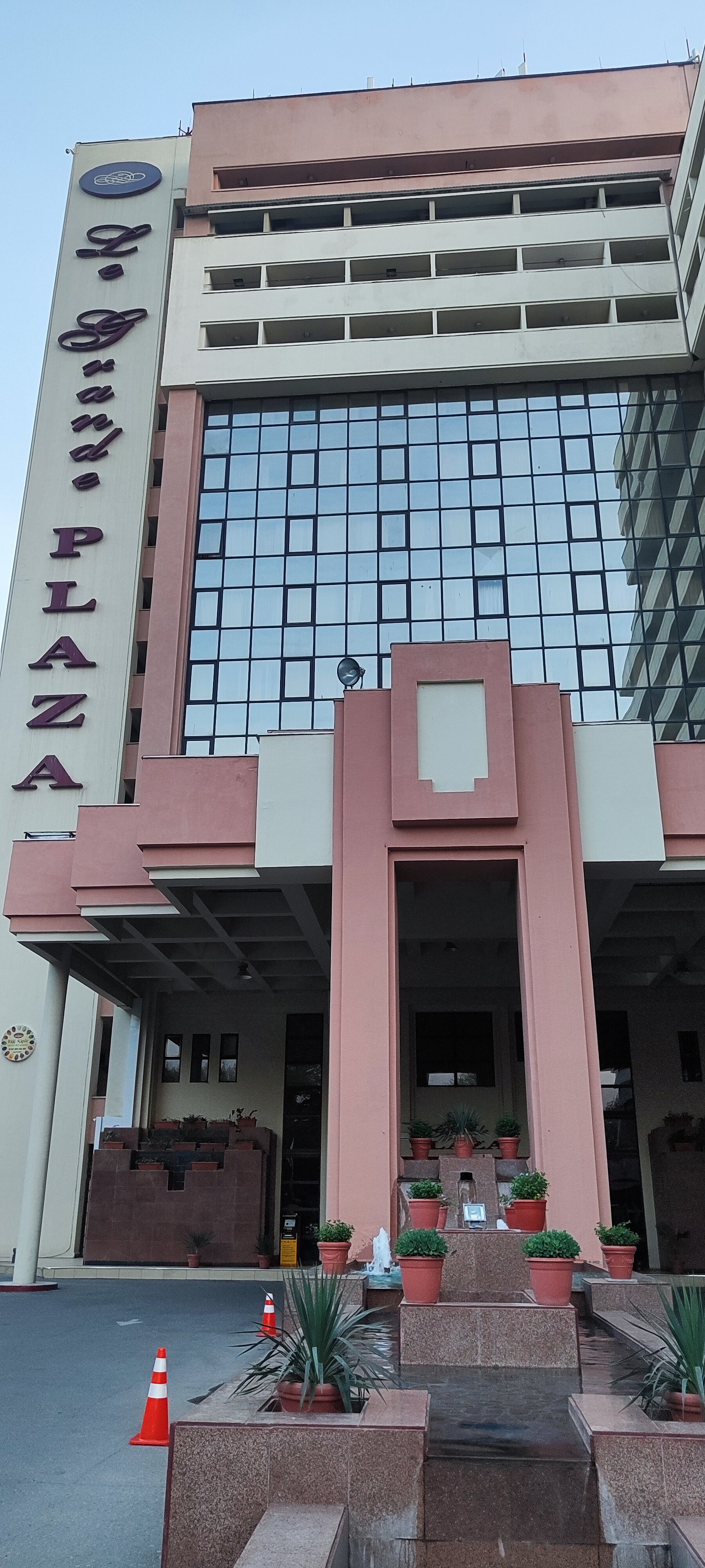 Фото Le Grande Plaza Hotel