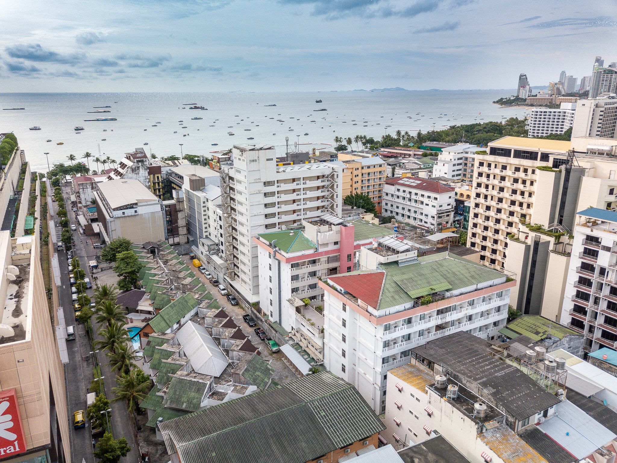 Фото Eastiny Place Hotel