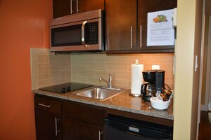 Гостиница Rosedale On Robson Suite Hotel