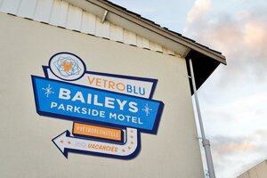 Гостиница Baileys Parkside Motel by VetroBlu