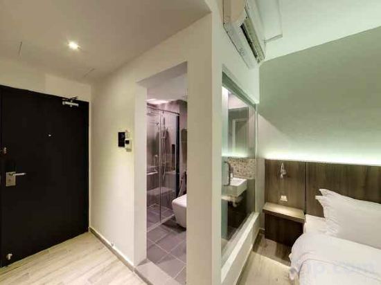 Фото Flora by Crossroads Hotel