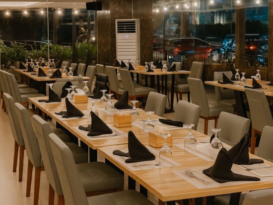 Фото Castle Peak Hotel