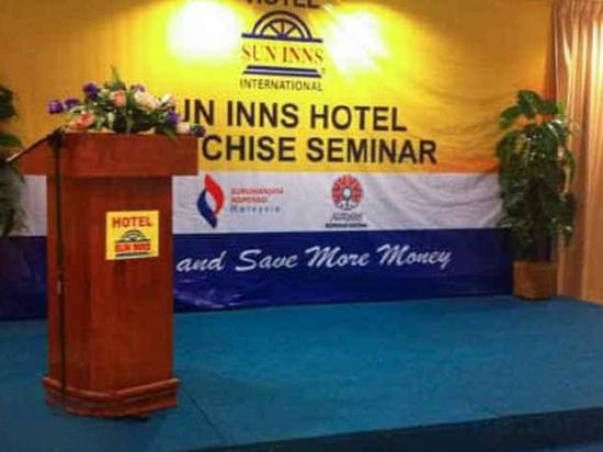 Фото Sun Inns Meru Raya